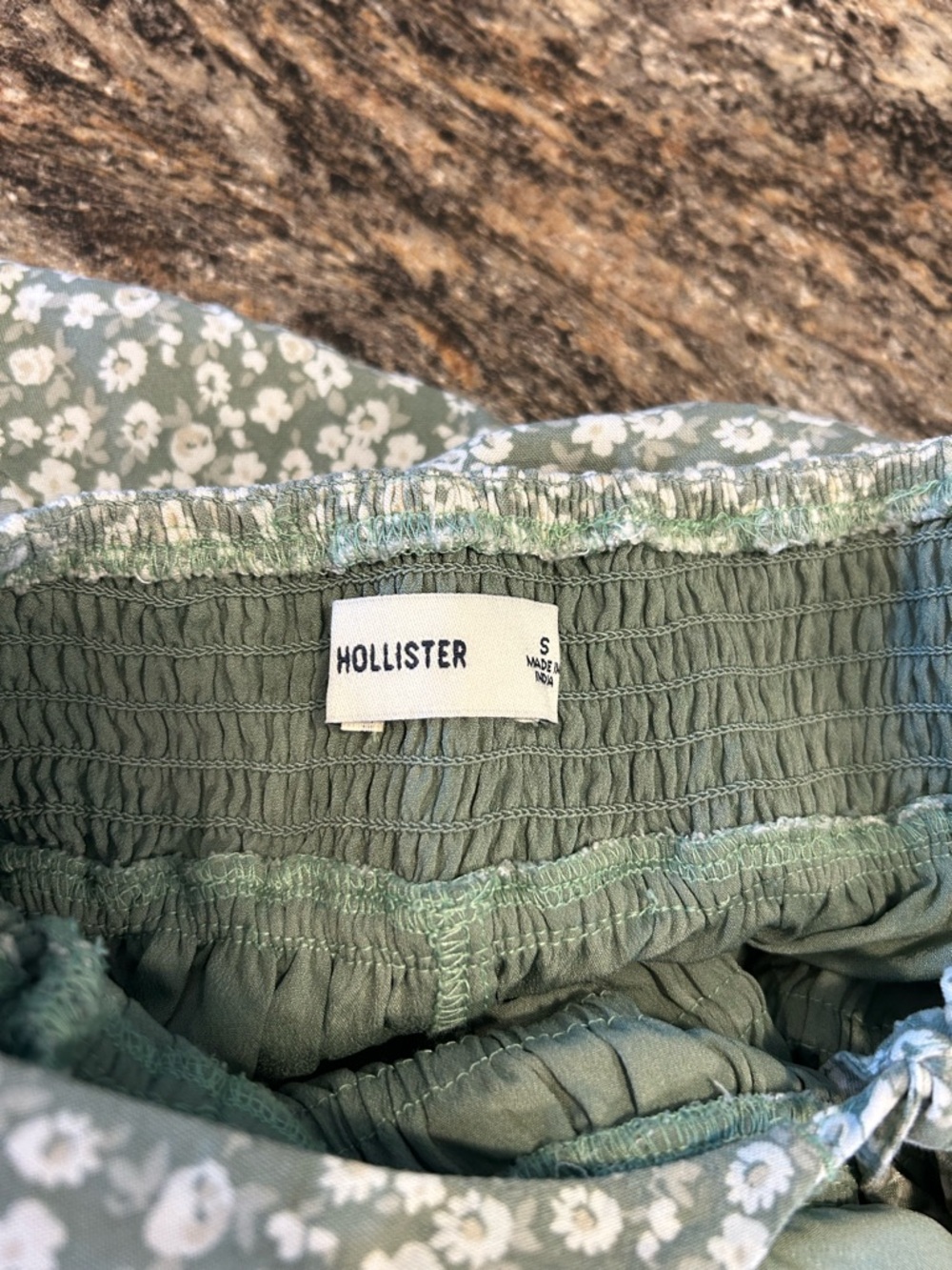 Hollister Sage Green Floral Puff-Sleeve Dress - Picture 7 of 7